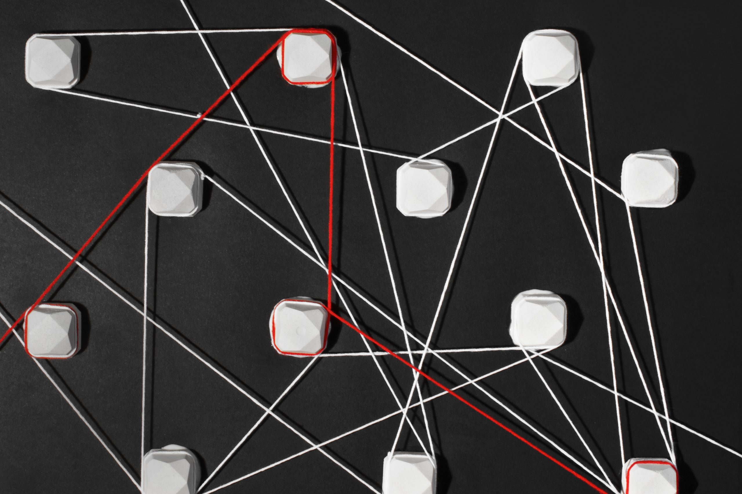 Netzwerkverbindungen als Symbol kritischer Infrastrukturen – Fokus auf Überwachung, Sicherheit und Risikoanalyse